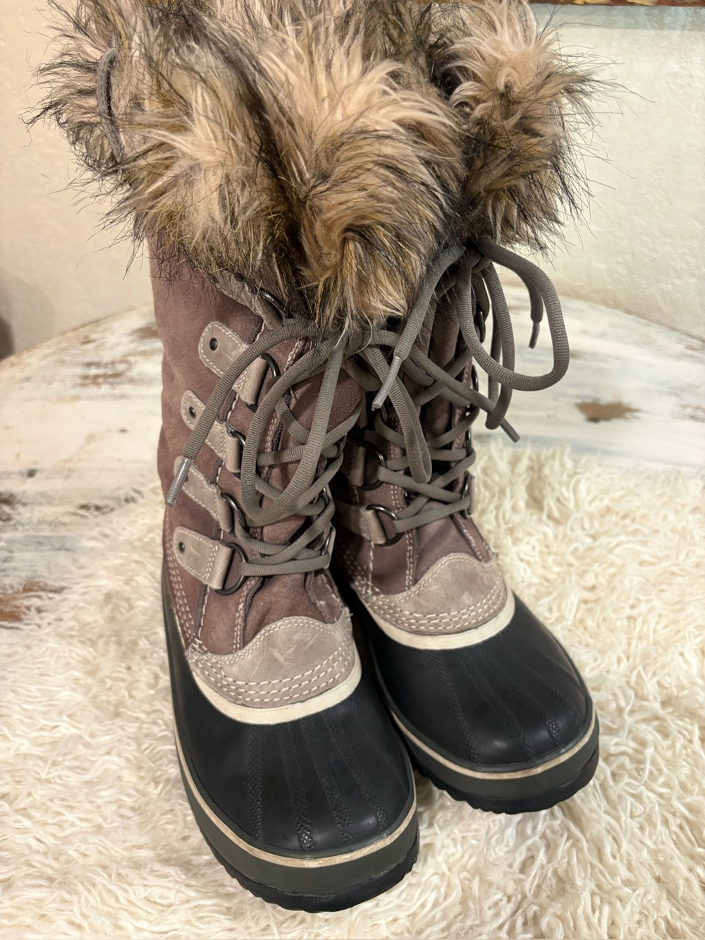 Sorel Women's Joan of Arctic winter boots in the Quarry/Black colorway 7.5